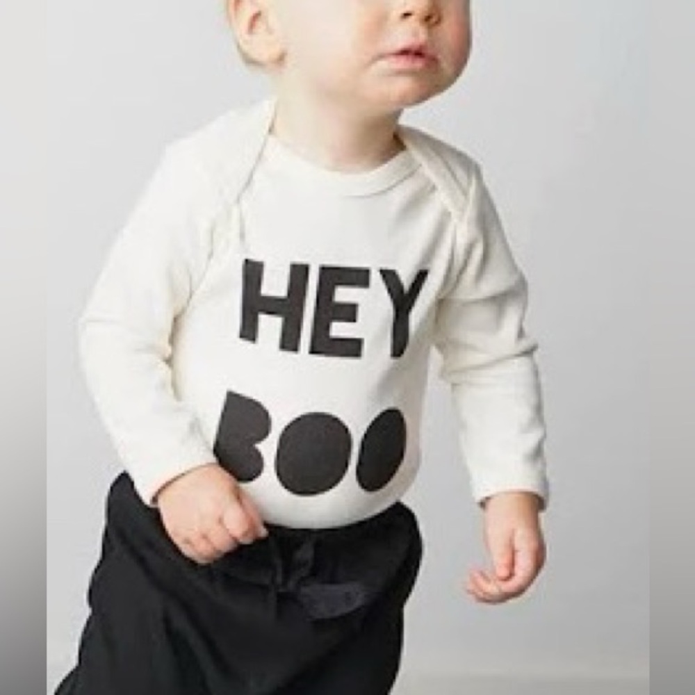 Hey Boo Bodysuit Onesie Baby 12-18 months 100% Cotton Neutral Halloween